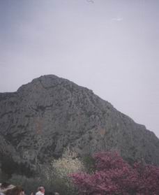 Гора Парнас над храмом Аполлона в Дельфах. Фото автора Кравчука Ю.А.