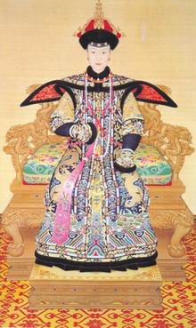 Портрет императрицы Сяосяньчунь, вертикальный свиток, шёлк, тушь, краски, 18 век, Дворцовый музей, Пекин
